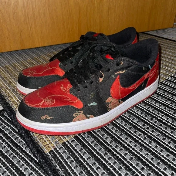 Jordan 1 Low OG “Chinese New Years” - Picture 2 of 6